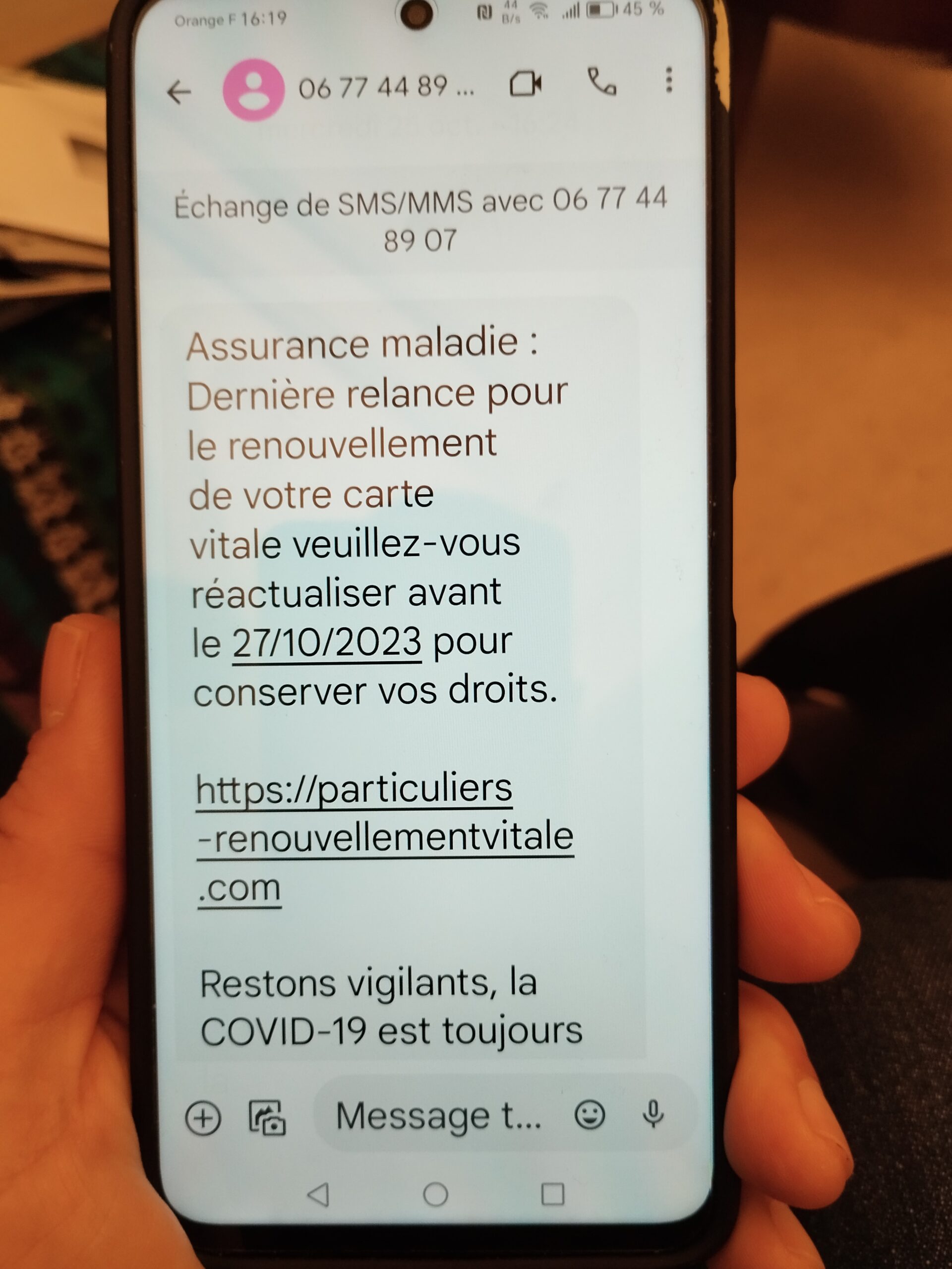 Dernière relance pour le renouvellement de votre carte vitale veuillez vous réactualiser avant le 27/10/2023 pour conserver vos droits